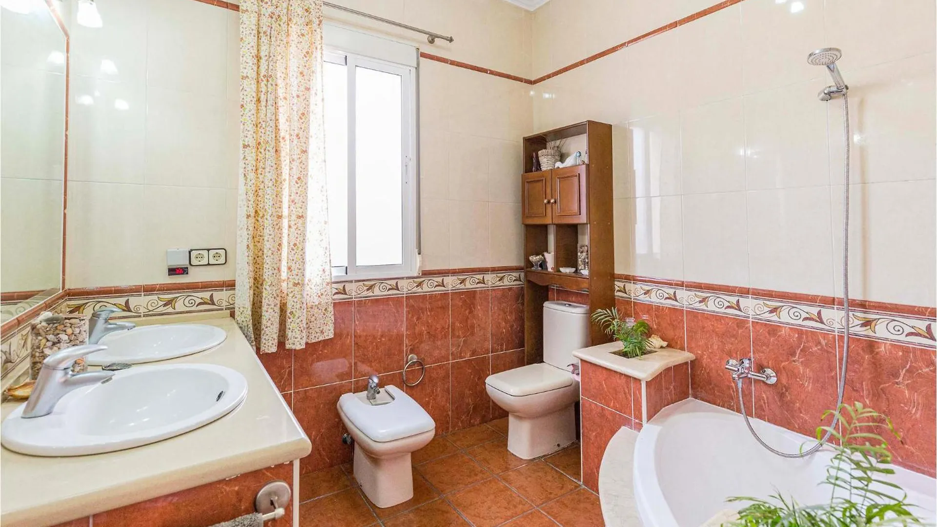 Gorgeous Home In Arahal With Kitchen El Arahal
