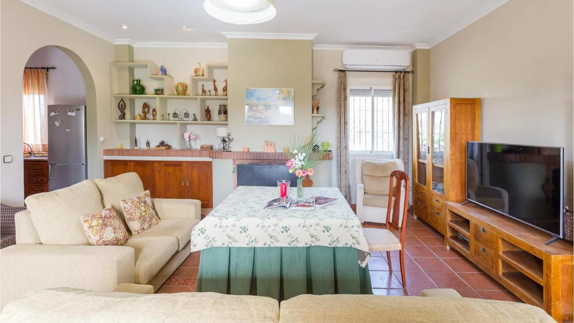 Gorgeous Home In Arahal With Kitchen El Arahal